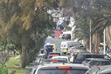 Aparatosa caída de un ciclista en Melenara (Telde)/TA.